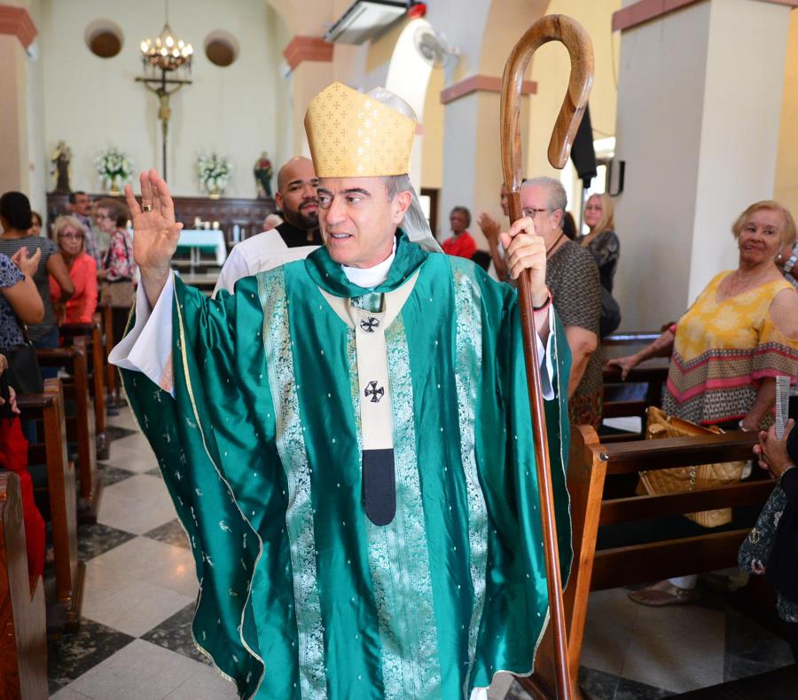 El arzobispo de San Juan ofició el domingo una misa en la parroquia San Mateo, en Santurce, en la que abordó la controversia sobre el embargo. (semisquare-x3)