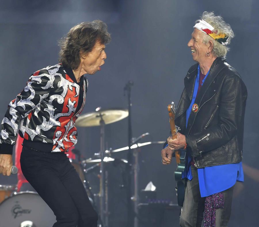 Mick Jagger, izquierda, y Keith Richards durante un concierto en Londres. (AP) (semisquare-x3)