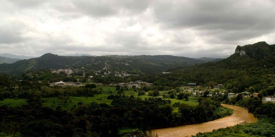 Imagen de archivo del paseo lineal Juan Antonio Corretjer, en Ciales, desde donde se puede apreciar parte de la Cordillera Central. (GFR Media) (horizontal-x3)
