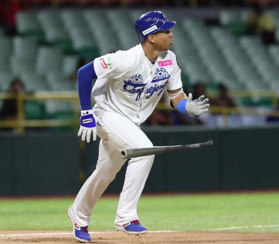 el jugador Jan Hernández durante un partido entre los Criollos de Caguas y Cangrejeros de Santurce. (semisquare-x3)