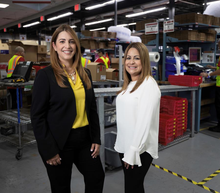 Carla Fernández, gerente general de Cardinal Health, y Jessika Ossó, directora de Recursos Humanos. (semisquare-x3)