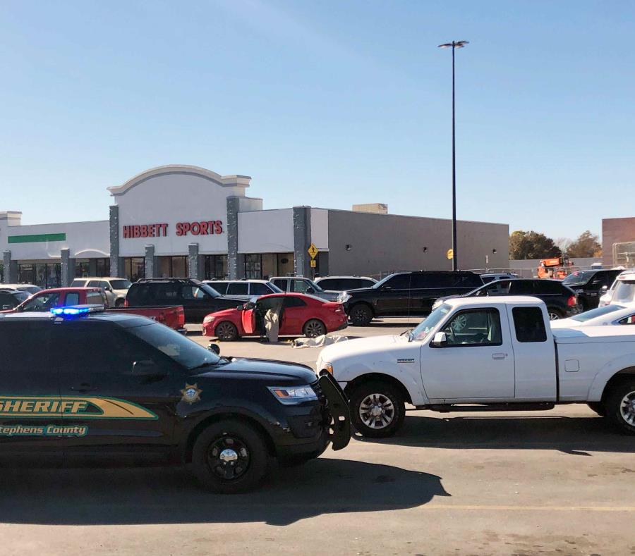 Tres muertos en un tiroteo en un Walmart de Oklahoma Tres muertos en un tiroteo en un Walmart de Oklahoma