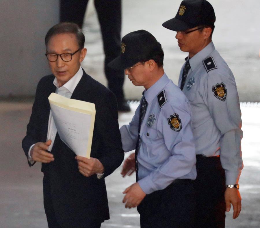 expresidente surcoreano Lee Myung-bak (semisquare-x3)