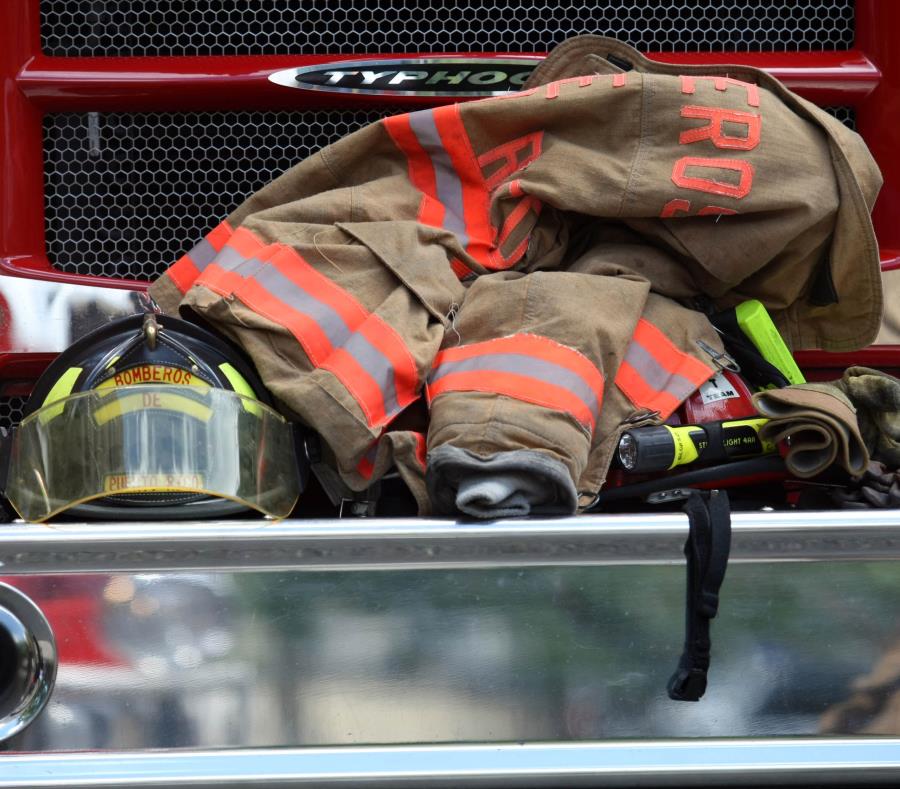 Los bomberos de Aibonito extinguieron el incendio. (GFR Media) (semisquare-x3)