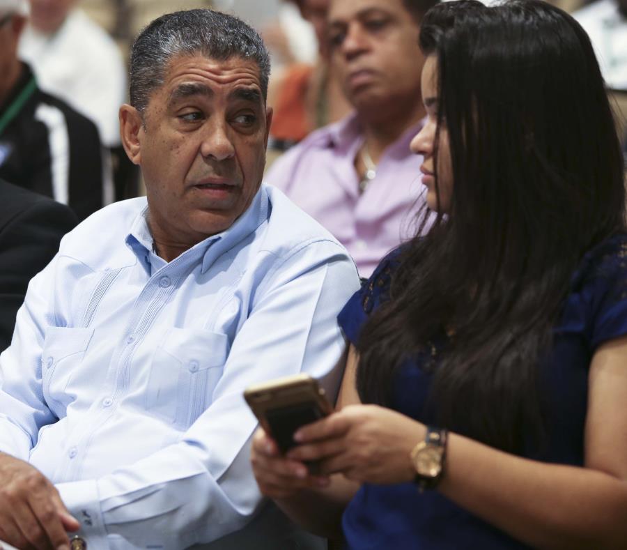 El congresista Adriano Espaillat se comprometió a preparar un proyecto a nivel federal para ayudar a las personas en Puerto Rico sin títulos de propiedad de sus viviendas. (GFR Media) (semisquare-x3)