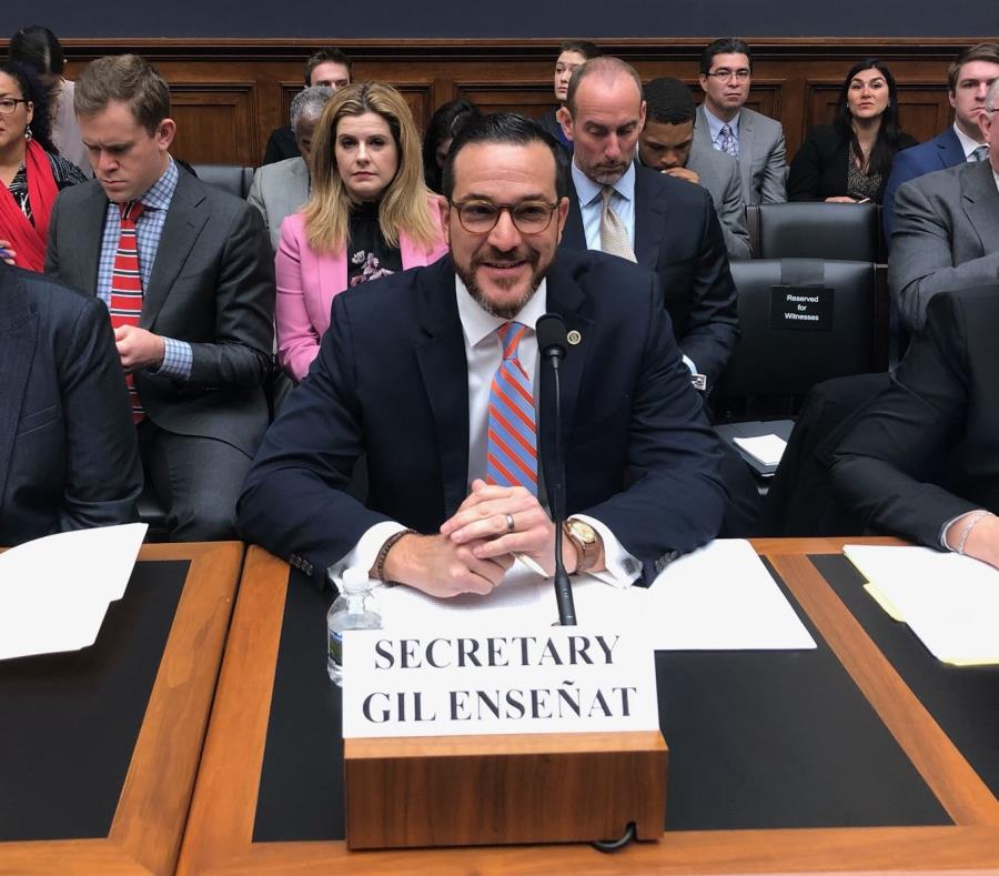 El secretario de la Vivienda, Fernando Gil Enseñat, compareció ante el subcomité de Investigaciones de la Comisión de Servicios Financieros de la Cámara de Representantes. (GFR Media) (semisquare-x3)