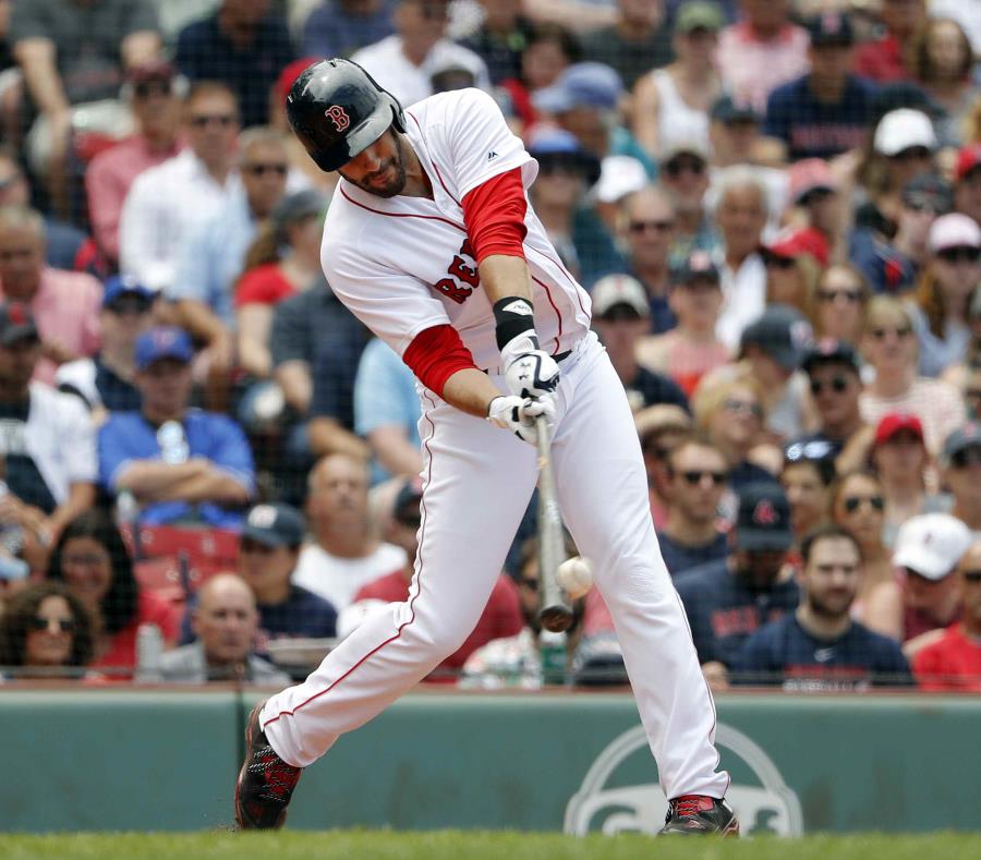J.D. Martinez, de Boston, ha sido designado en 54 de 92 juegos este año. (AP) (semisquare-x3)