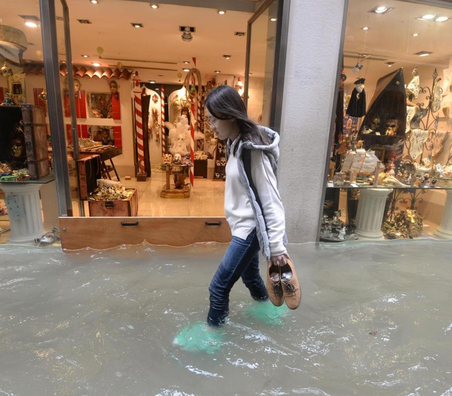 Inundado el 75% del centro histórico de Venecia — Turismo acuático