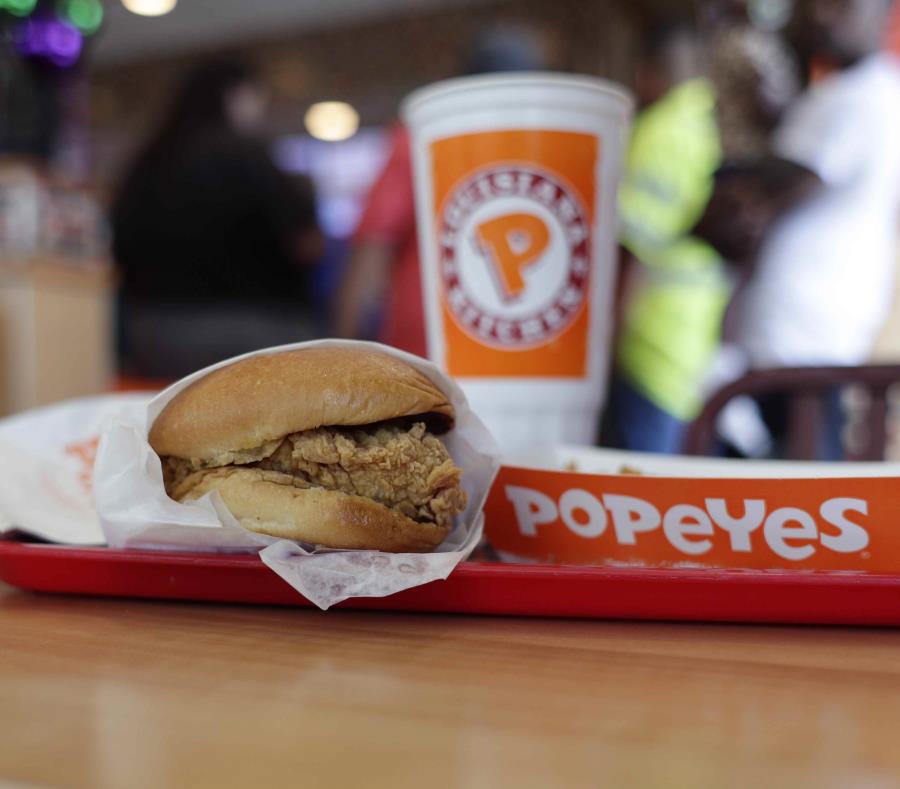 Vista del sándwich de Popeyes