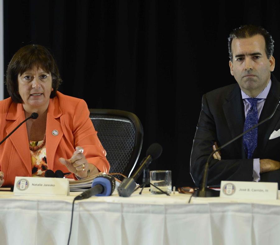Natalie Jaresko y José B. Carrión III. (GFR Media) (semisquare-x3)