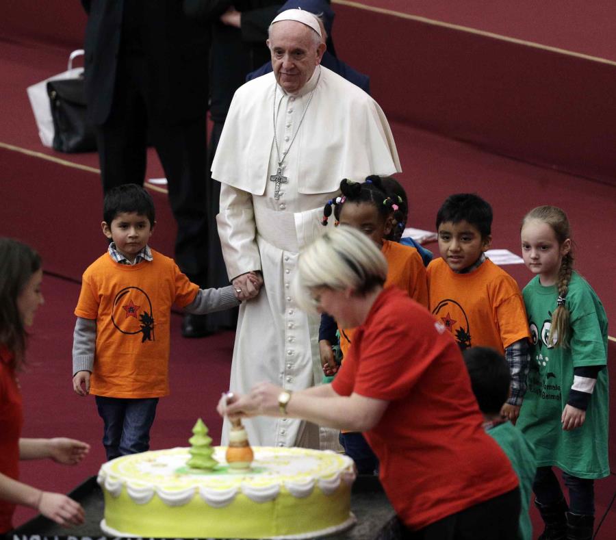 El papa Francisco invitó a los jefes eclesiásticos a una cumbre del 21 al 24 de febrero para responder a lo que se ha convertido en la amenaza más grave para su pontificado. (AP / Gregorio Borgia) (semisquare-x3)