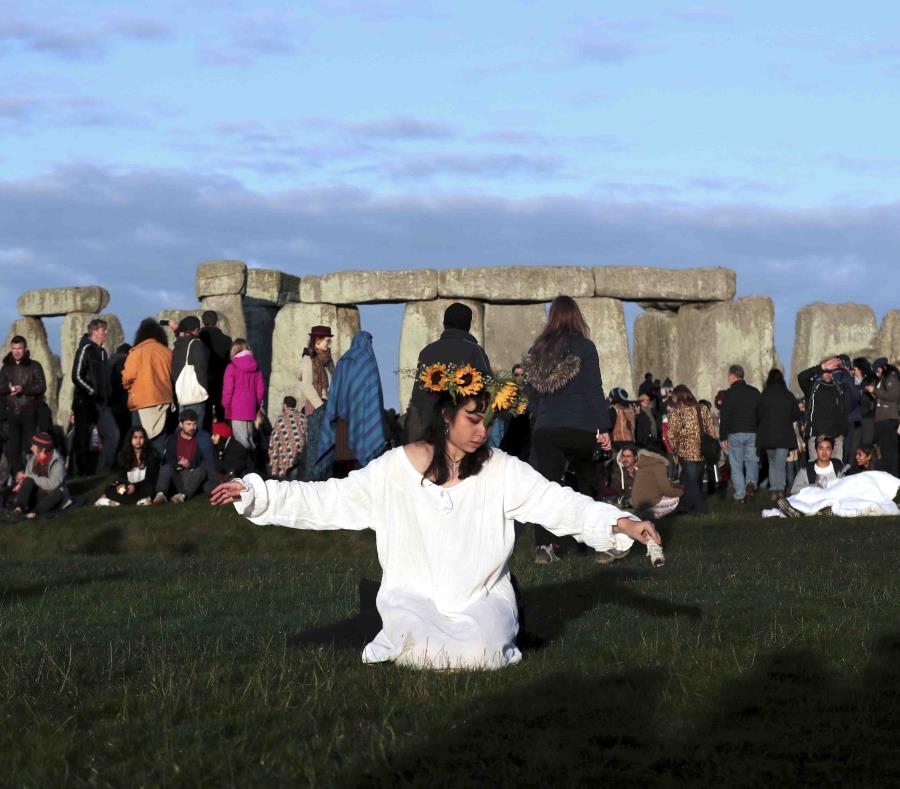 Miles De Personas Se Reúnen En Stonehenge Para Celebrar El Solsticio De Verano El Nuevo Día