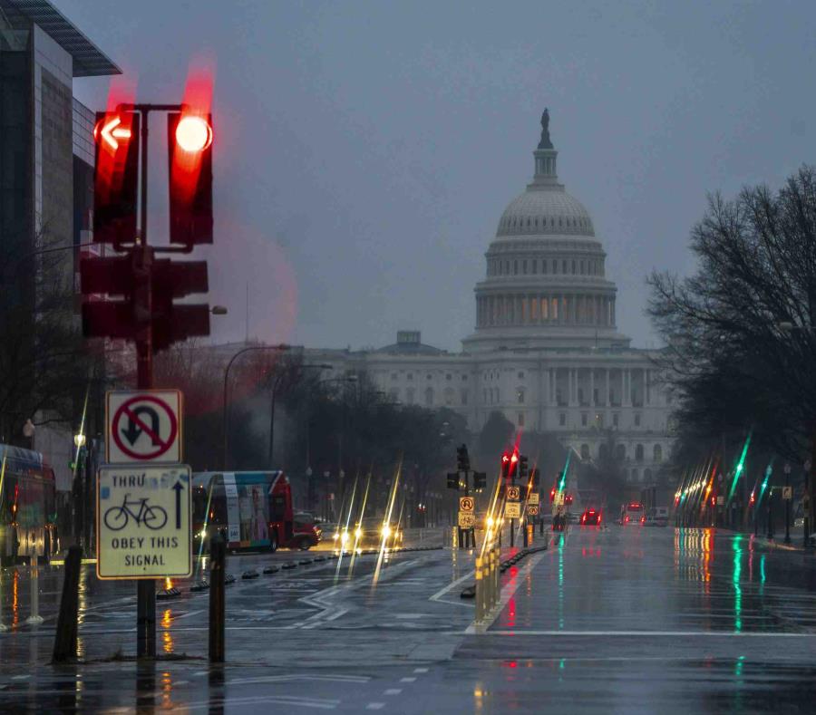 El Capitolio en una mañana lluviosa en Washington. (semisquare-x3)