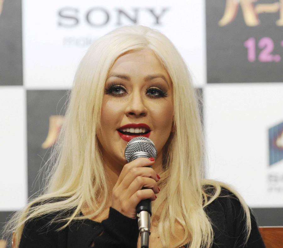 Christina Aguilera se convirtió en cómplice de un romántico momento en medio de su primer show de su
