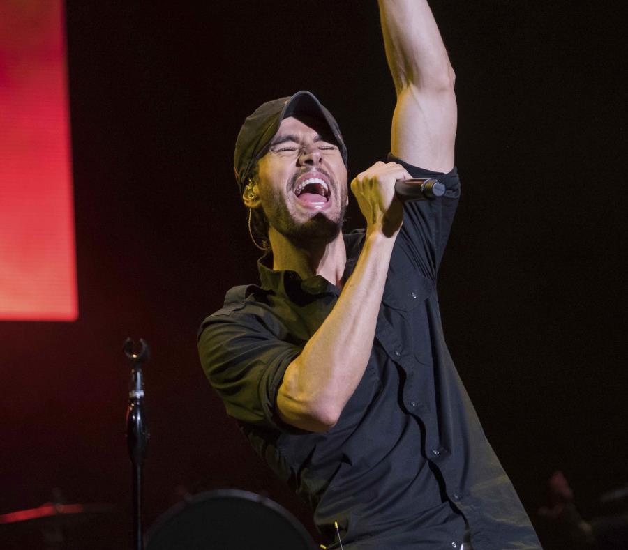 Enrique Iglesias ofreció un concierto en Ucrania cuando se dio el momento polémico. (semisquare-x3)