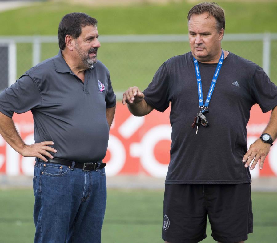 Eric Labrador junto a Shek Borkowski, exdirector técnico de las Selecciones Nacionales Femeninas y actual técnico del club Puerto Rico Sol. (Archivo / GFR Media) (semisquare-x3)