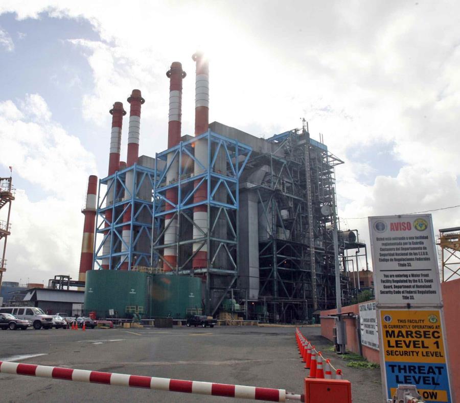 Vista de la Central San Juan de la Autoridad de Energía Eléctrica. (GFR Media) (semisquare-x3)