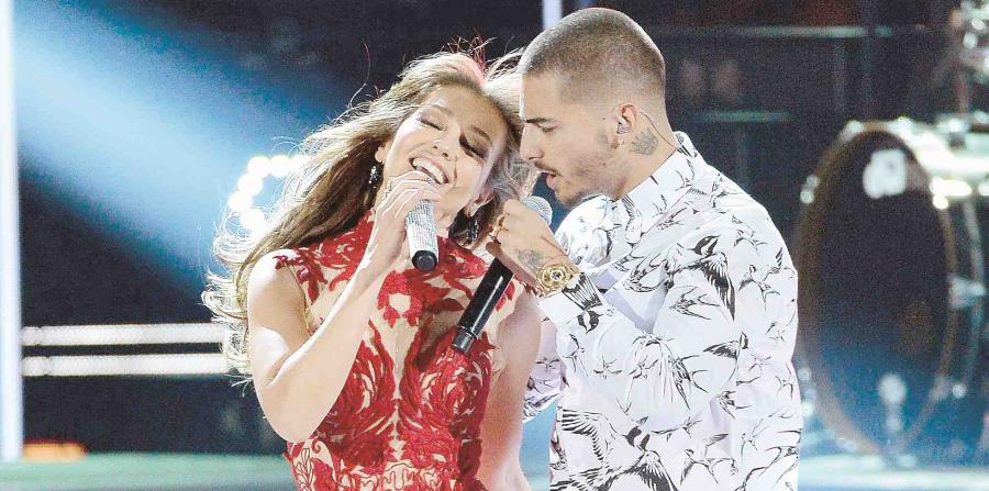 Thalía y Maluma durante una presentación en Premio Lo Nuestro del 2016. (GFR Media) (horizontal-x3)