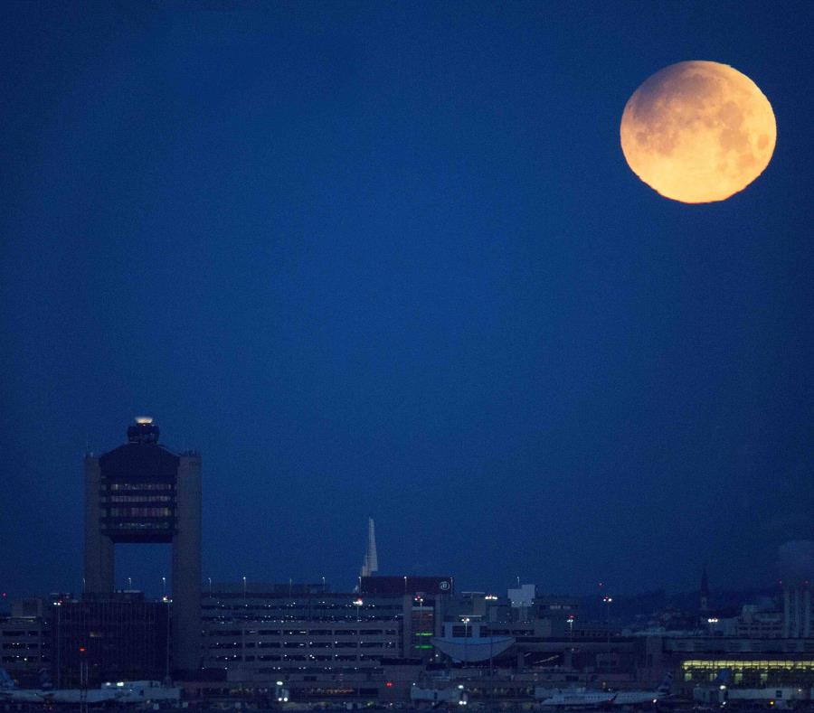 Habrá eclipse lunar, superluna y luna roja a la misma vez. (Agencia EFE) (semisquare-x3)