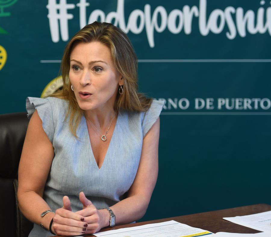 La secretaria del Departamento de Educación, Julia Keleher, realizó una conferencia de prensa en la sede de la agencia para informar sobre la contratación de enfermeras en las escuelas. (semisquare-x3)