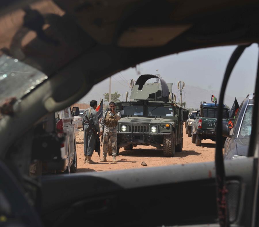 Vista hacia el exterior desde un vehículo militar en Jalalabad, Afganistán. (AP) (semisquare-x3)