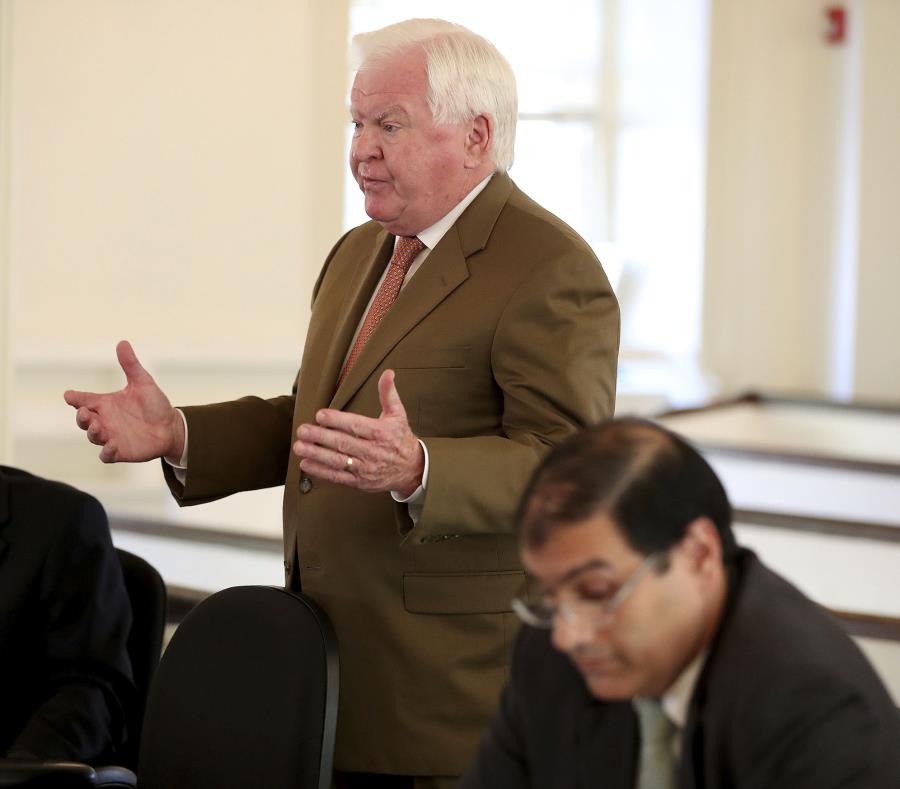 Christopher C. Fallon Jr., abogado de John Bobbitt, argumenta a favor de su cliente en corte. (David Maialetti / The Philadelphia Inquirer vía AP) (semisquare-x3)