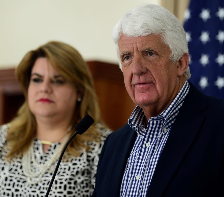 La comisionada residente Jenniffer González espera presentarle esta semana al congresista Rob Bishop (a la derecha) las propuestas sobre la solicitud que le hizo para estudiar cómo despolitizar la Autoridad de Energía Eléctrica. (semisquare-x3)