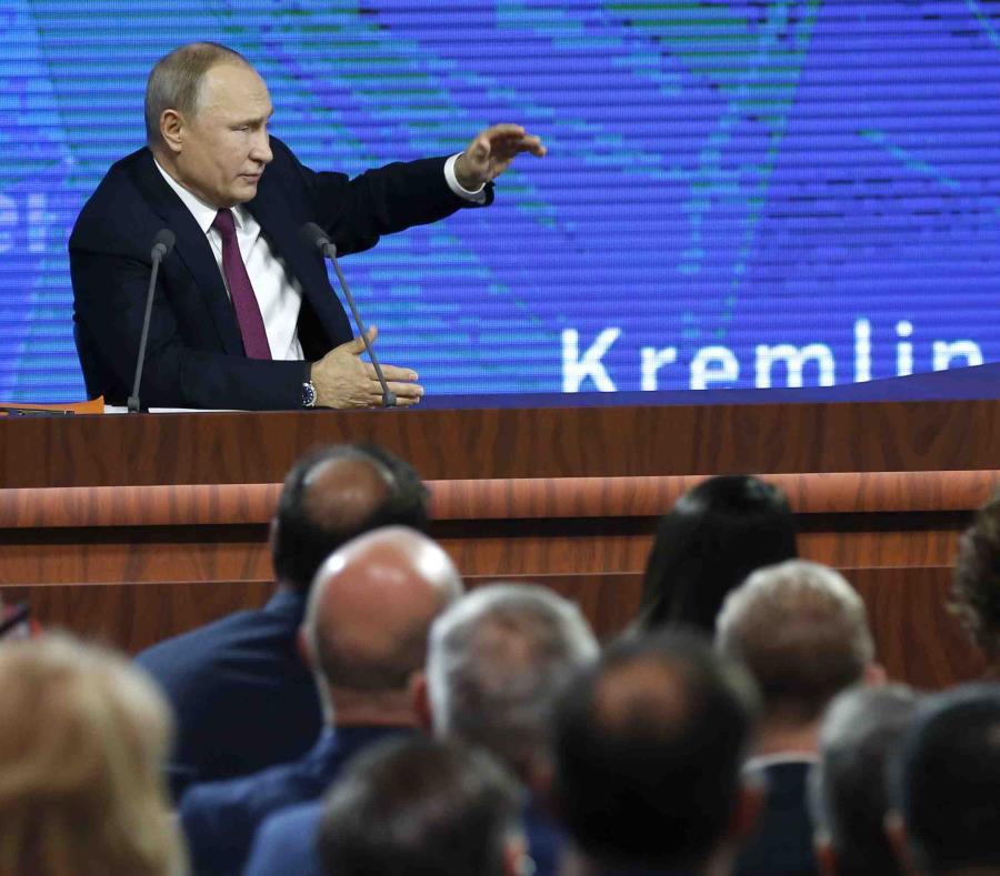 El presidente ruso Vladimir Putin ofrece su conferencia de prensa anual en Moscú, Rusia, el jueves 20 de diciembre de 2018. (AP Foto/Alexander Zemlianichenko) (semisquare-x3)