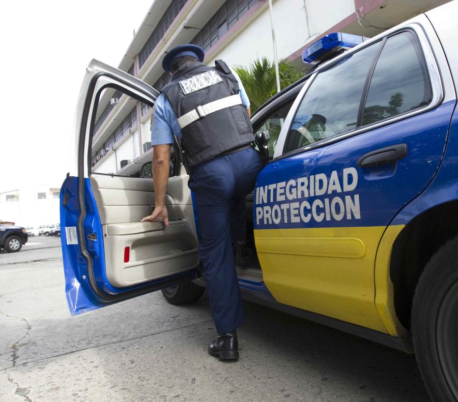 En la foto aparece una patrulla de la Policía de Puerto Rico. (semisquare-x3)