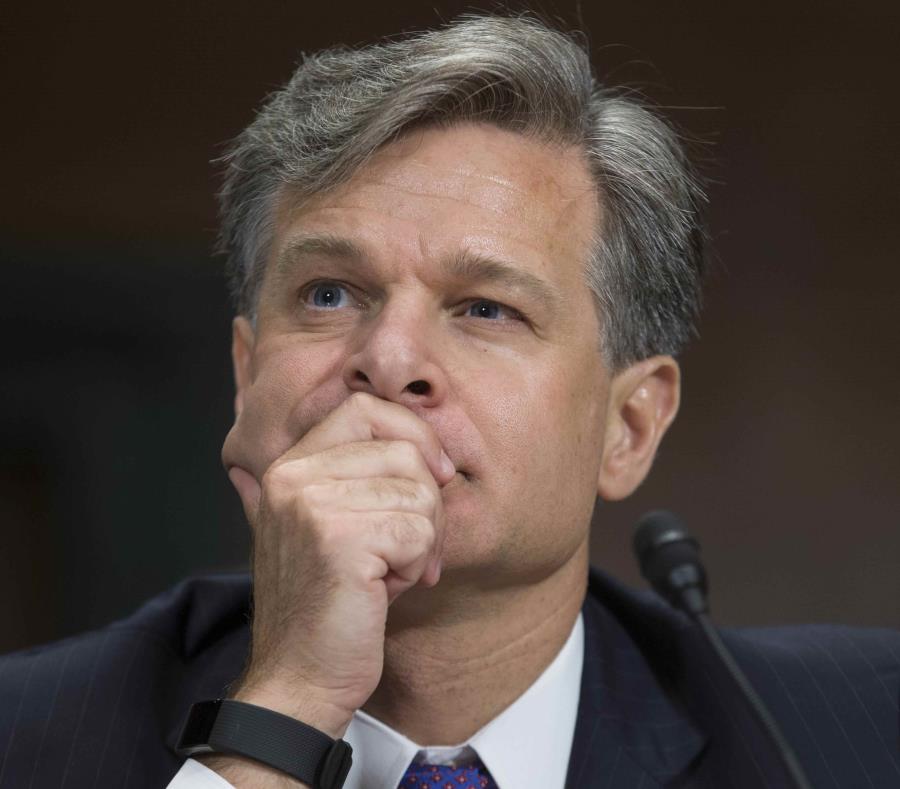 El director del FBI, Christopher Wray (semisquare-x3)