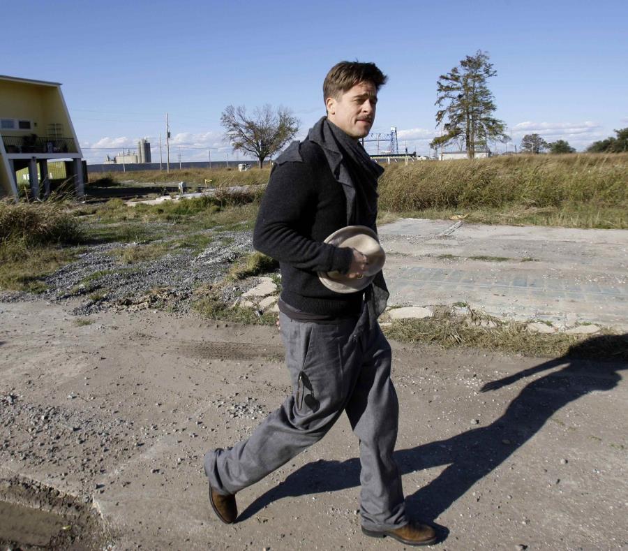 Brad Pitt ofreció su apoyo a los residentes de Nueva Orleans tras el paso del huracán Katrina, en el 2005. (semisquare-x3)