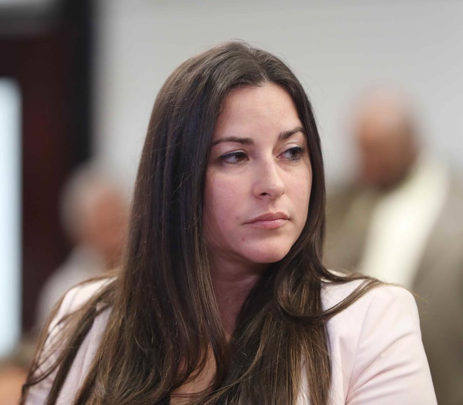 Mónica Menéndez durante una vista pública celebrada en agosto en la Comisión de Salud sobre una investigación del alto volumen de casos sin atender en el Negociado de Ciencias Forenses. (GFR Media) (semisquare-x3)