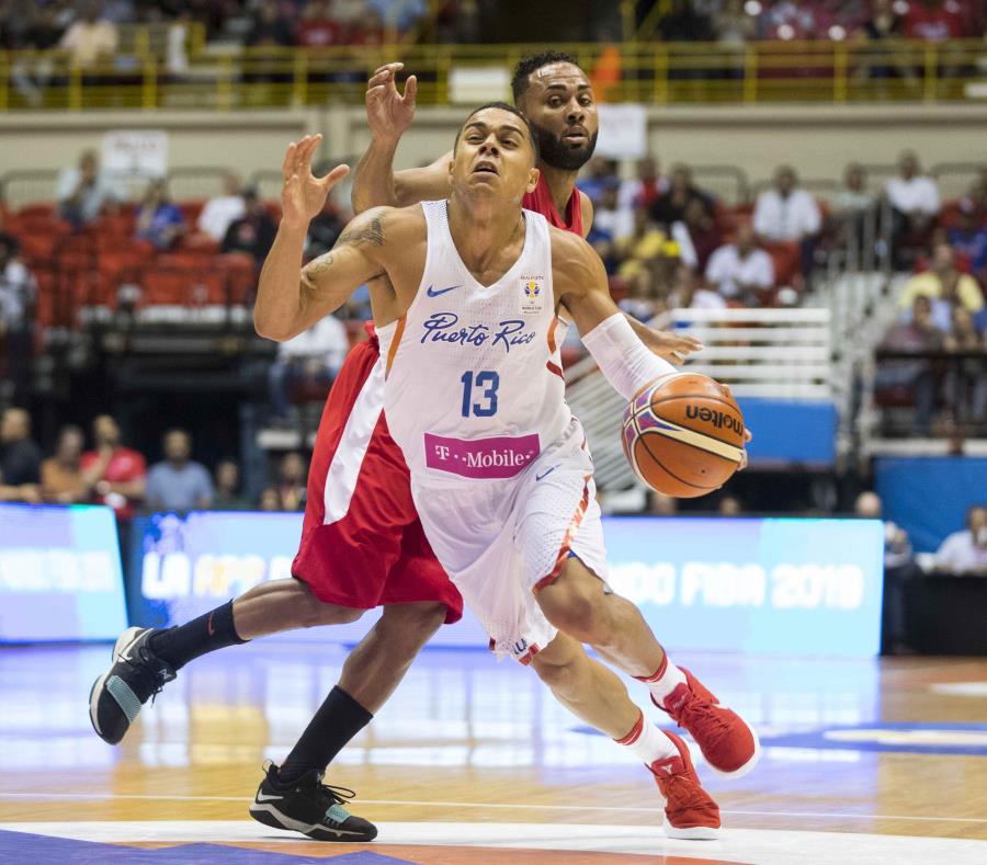 Ángel Rodríguez confirmó su disponibilidad para jugar con la Selección, pero no está en uniforme con los Vaqueros. (GFR Media) (semisquare-x3)