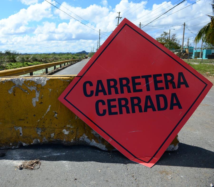 Un camión provocó la caída de los cuatro postes y el cierre de la vía. (GFR Media) (semisquare-x3)