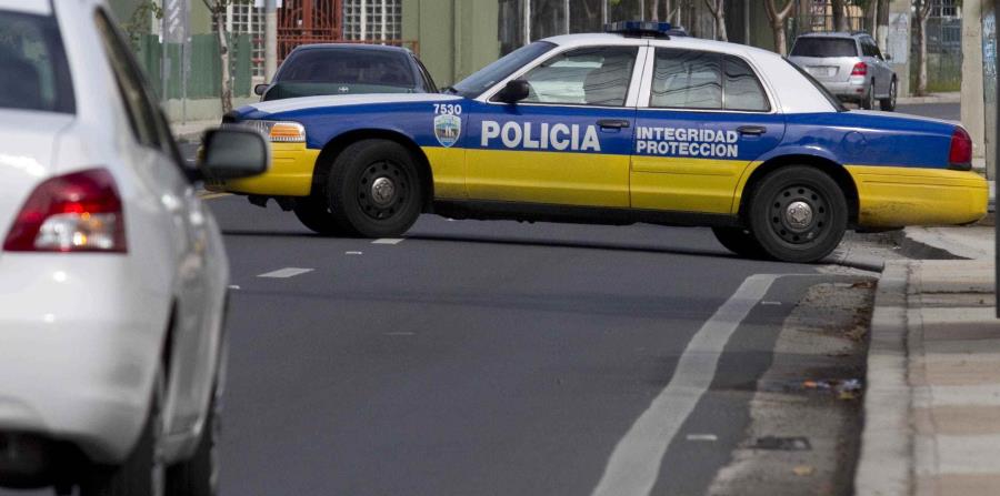 La Policía investiga la escena. (GFR Media) (horizontal-x3)
