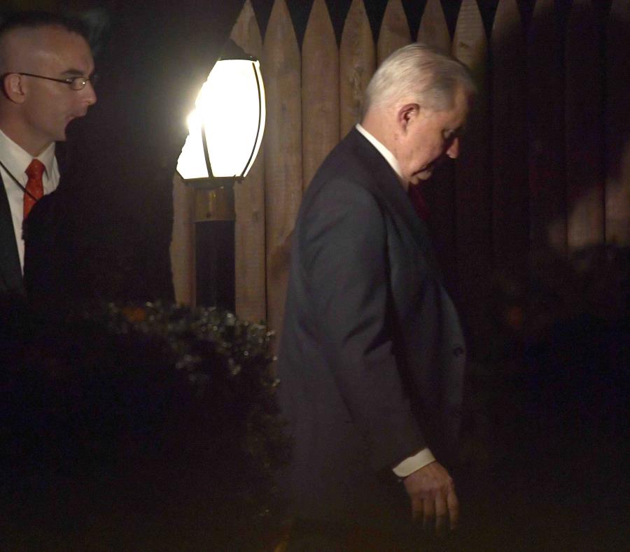 Jeff Sessions regresa a su casa en Washington el 7 de noviembre de 2018. (semisquare-x3)