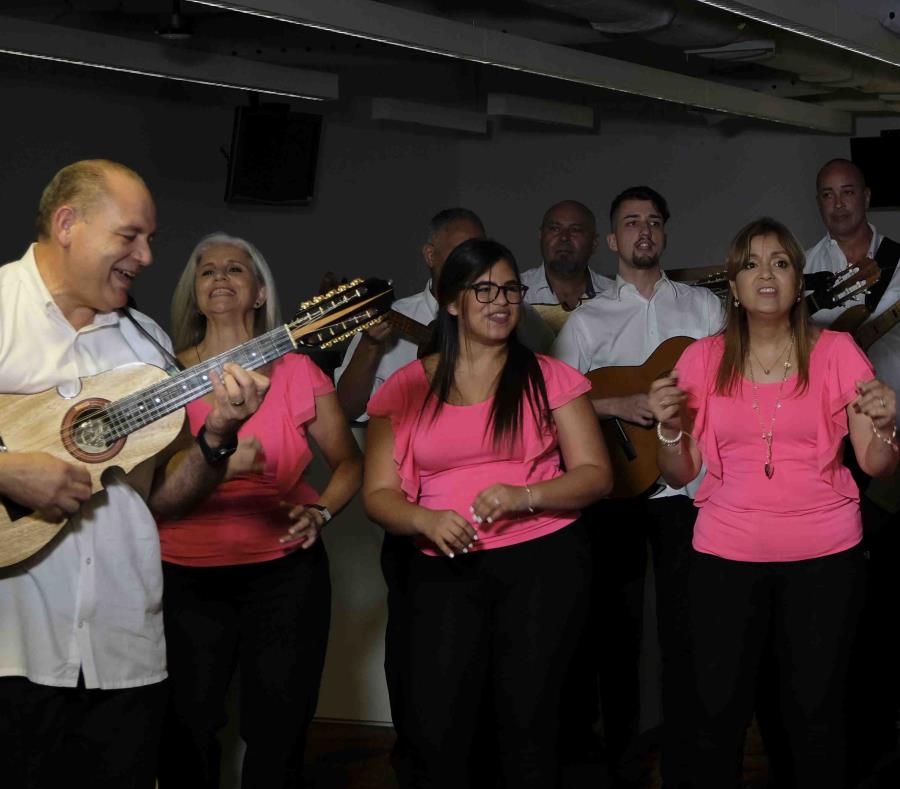 Los Cantores de San Juan iniciaron su carrera musical en 1971 (semisquare-x3)