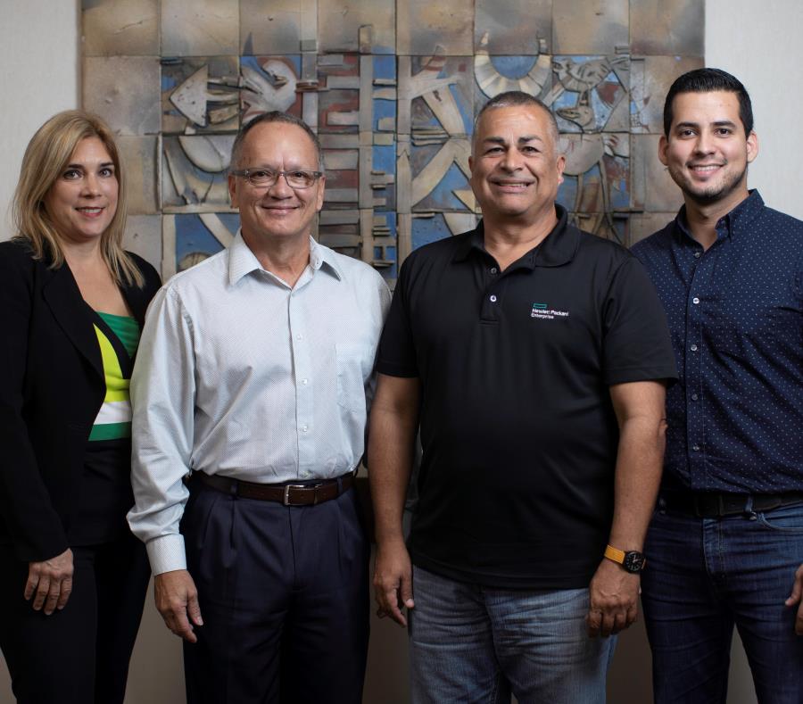 Desde la izquierda: Nilda Prieto, líder de Relaciones con la Comunidad; David Trabal, director de Recursos Humanos; Jesús Ramos, director de Operaciones y gerente general; y Andrés Acevedo, generalista de Recursos Humanos. (semisquare-x3)