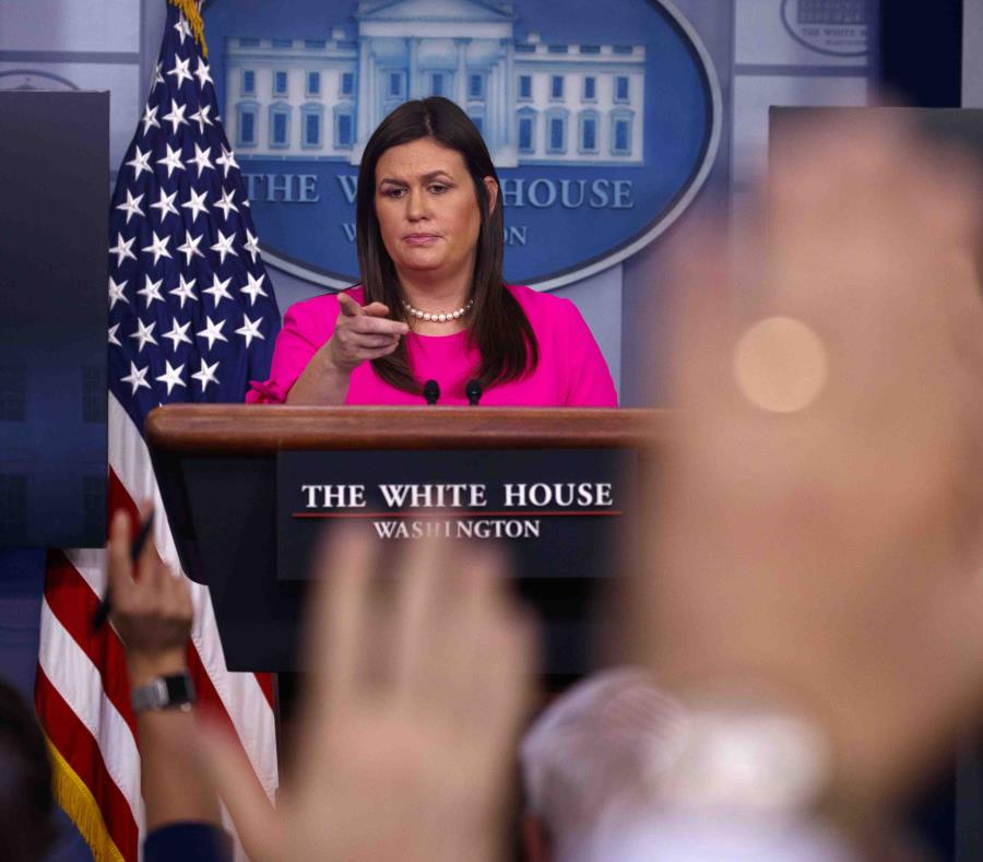 Sarah Huckabee Sanders, secretaria de prensa de la Casa Blanca, durante una sesión de hoy. (AP / Evan Vucci) (semisquare-x3)
