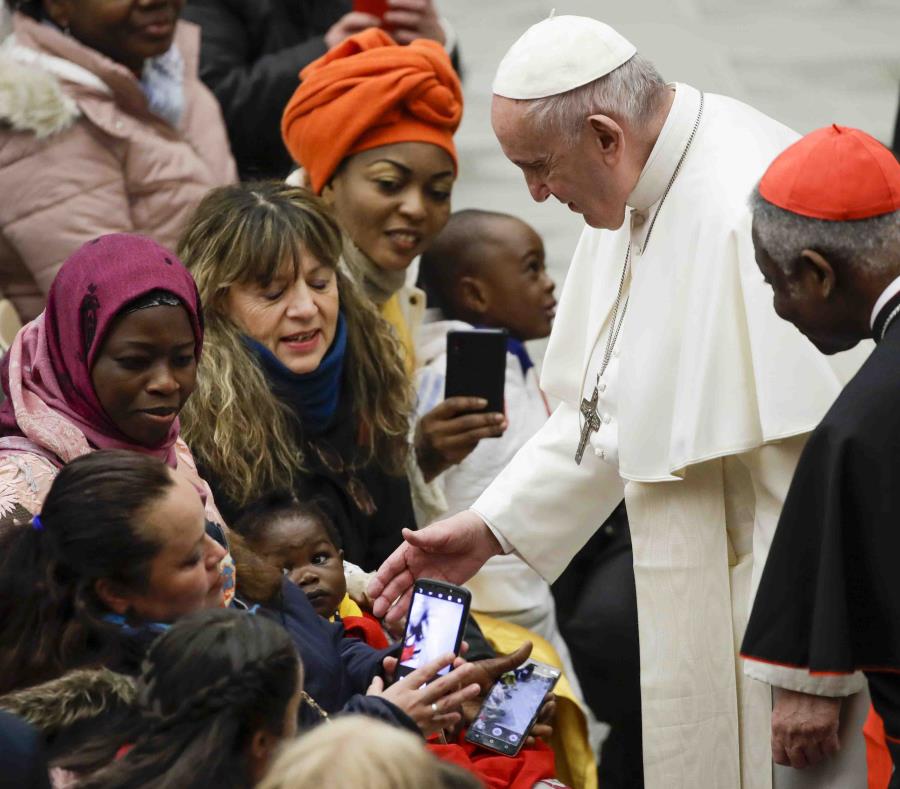 El Papa nombra a primera diplomática del Vaticano El Papa nombra a primera diplomática del Vaticano