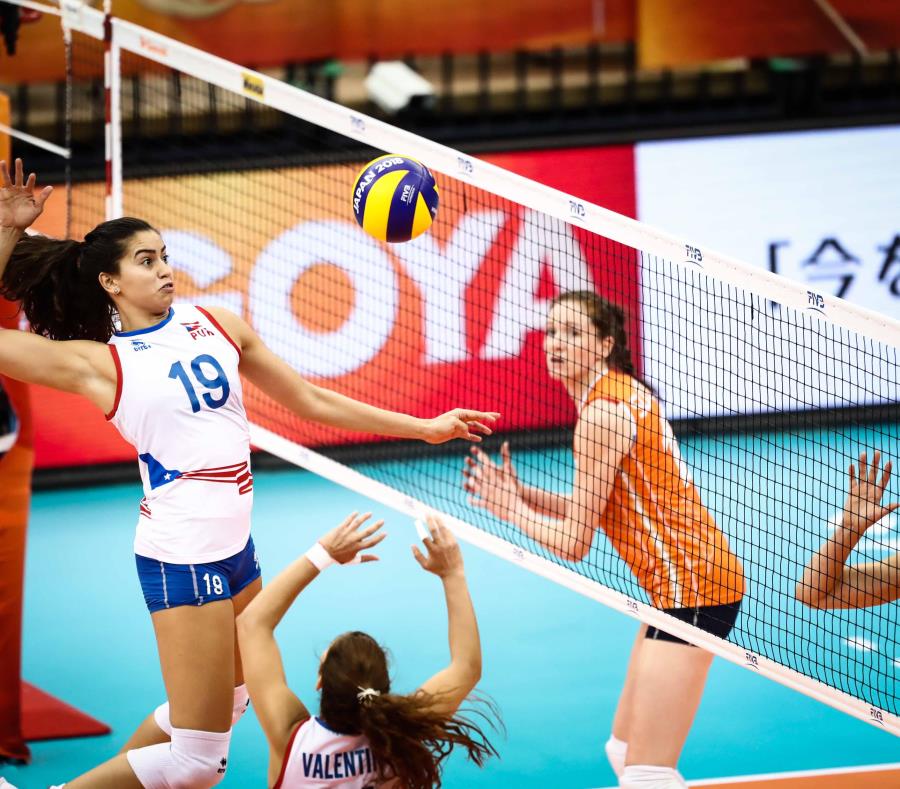 Ana Sofía Jusino (19) remata durante el partido de la madrugada de ayer ante Japón. (Cortesía FIVB) (semisquare-x3)