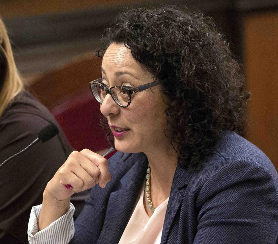 En esta imagen del 22 de junio de 2016, la asambleísta Cristina García, demócrata por Bell Gardens, habla en el Capitolio de Sacramento. (AP) (semisquare-x3)