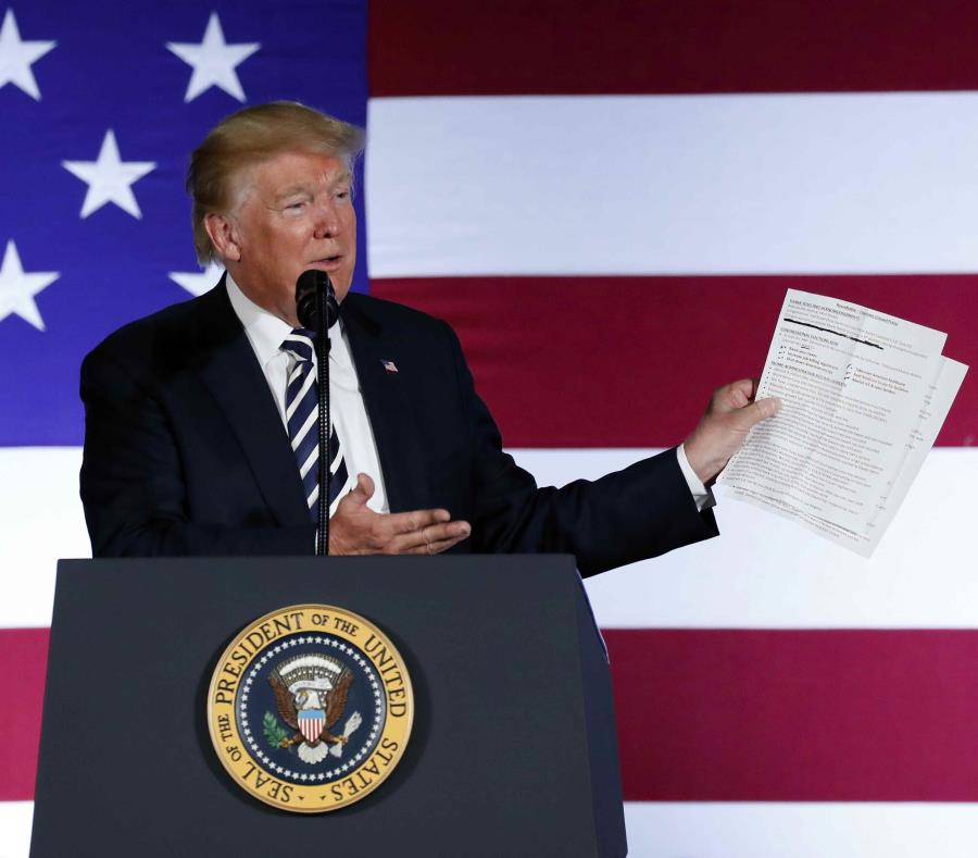 El presidente de los Estados Unidos, Donald Trump, habla durante un mitin realizado en Charlotte, Carolina del Norte. (AP) (semisquare-x3)