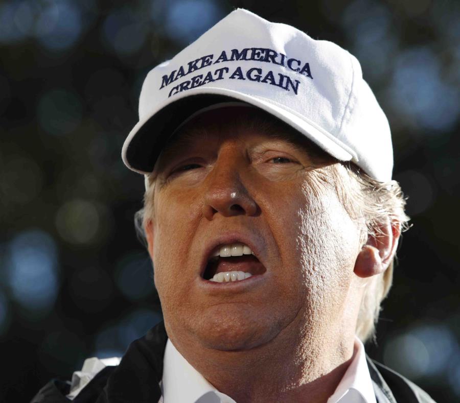 El presidente Donald Trump habla con reporteros antes de salir de la Casa Blanca. (semisquare-x3)