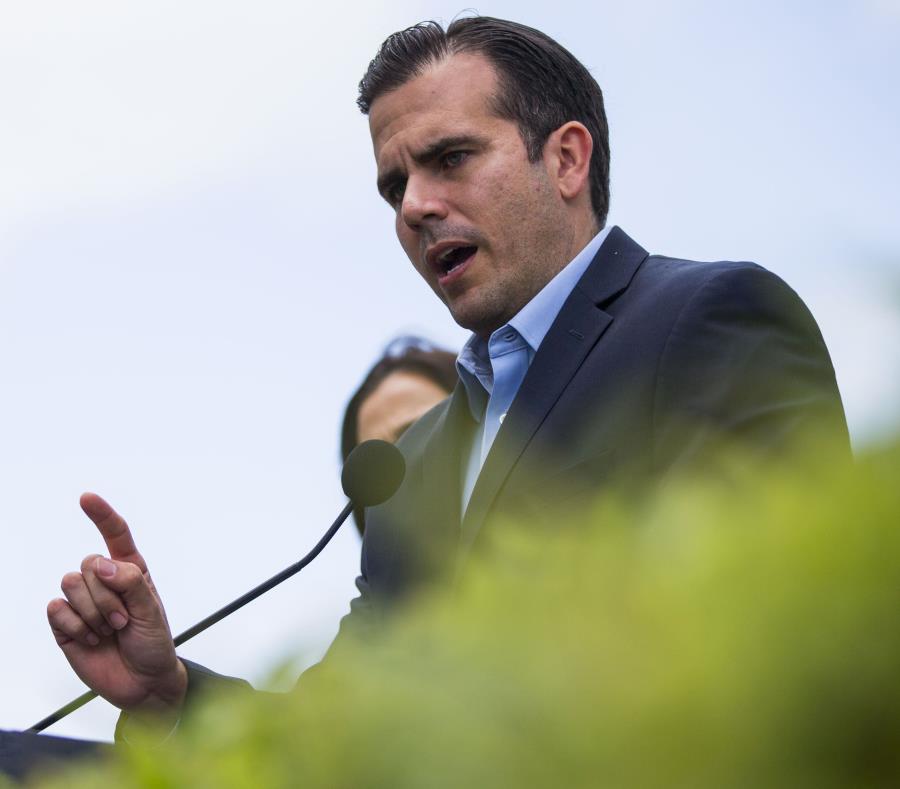el gobernador ricardo rossello (semisquare-x3)