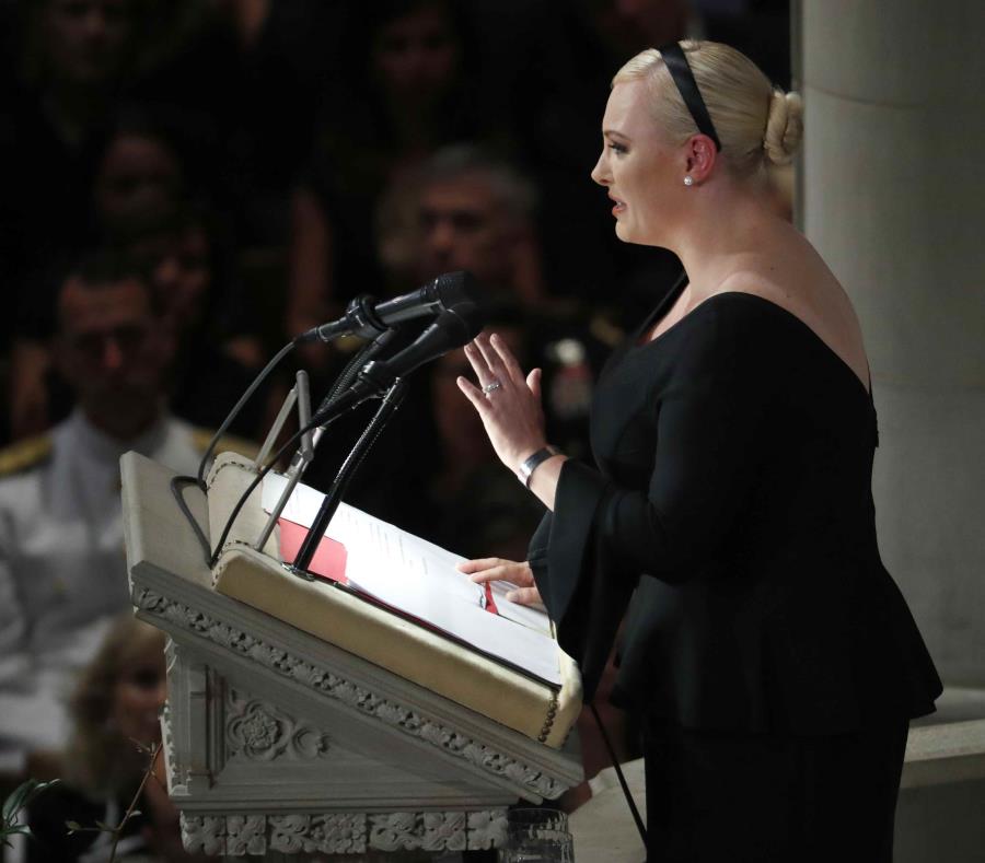 Meghan McCain habla durante un servicio religioso en memoria de su padre, el senador John McCain. (semisquare-x3)