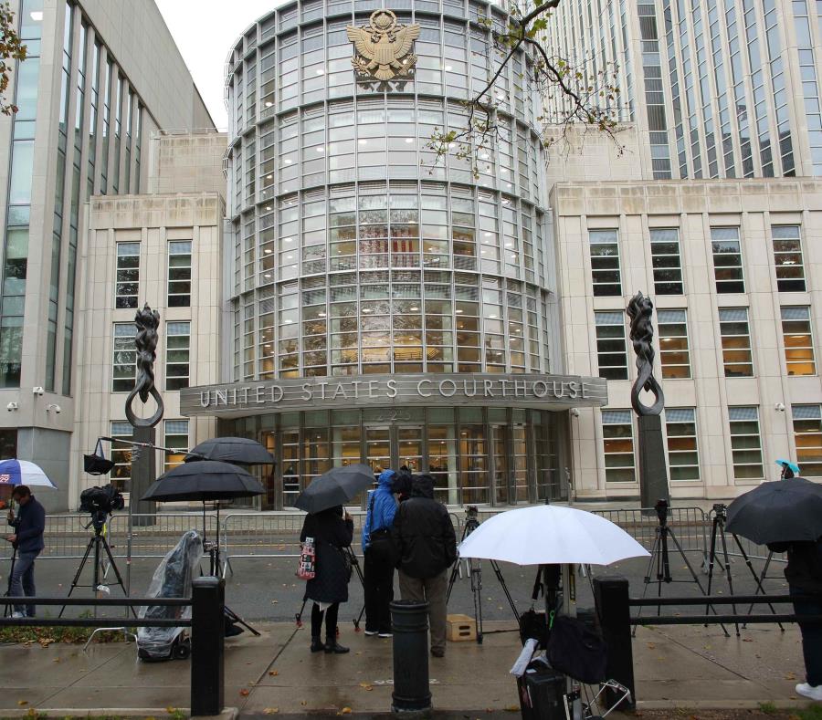 El juicio se desarrolla en el tribunal en Brooklyn (semisquare-x3)