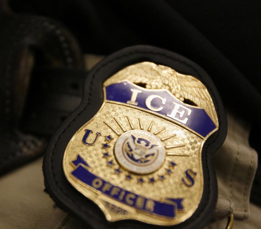 Las personas fueron interrogadas en sus instalaciones por agentes de inmigración y luego deportados. (AP) (semisquare-x3)