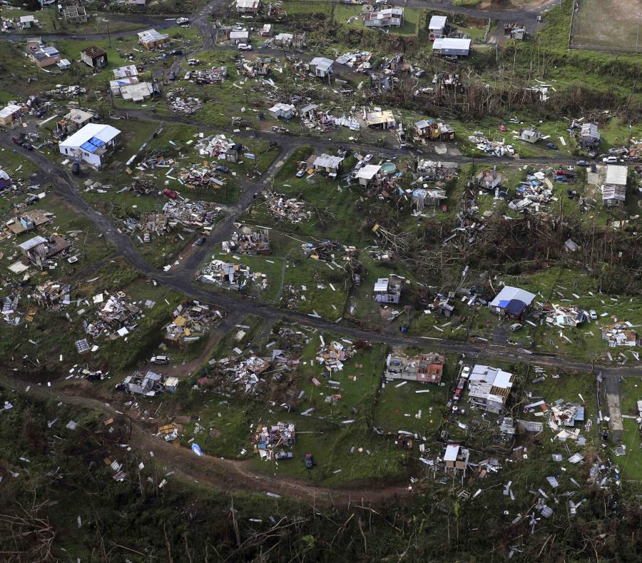 Esta imagen tomada el 28 de septiembre de 2017 muestra la devastación que el huracán María causó a viviendas, otros inmuebles y estructuras en la localidad de Toa Alta, en Puerto Rico. (semisquare-x3)