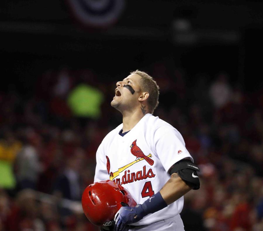 Yadier Molina bateó un doble y tres sencillos. (AP) (semisquare-x3)
